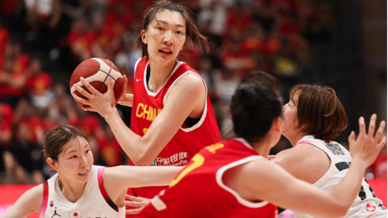 中国女篮世界杯资格赛12人名单出炉，内线双核归队，刘禹彤遗憾落选