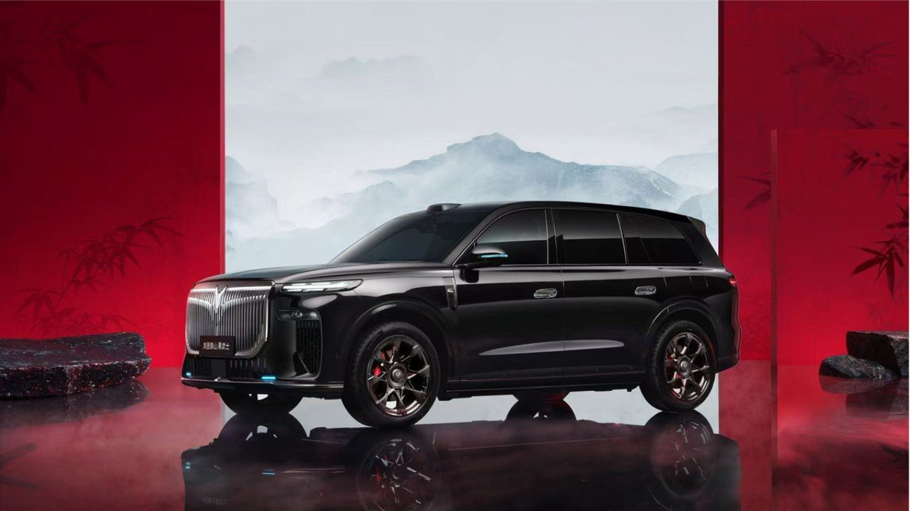 “9系SUV”巅峰大作，岚图泰山Ultra版启动交付，黑武士版上市