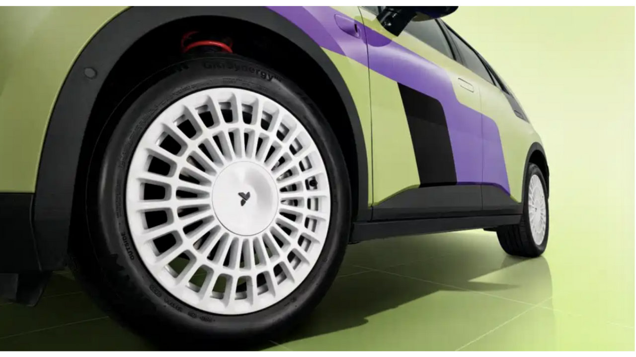 萤火虫千禧漫波版限量上市，13.78万起，支持换电