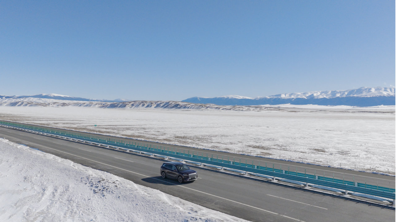 ″新公路之王″被官方″认证″!极氪8X在四大基建工程中完成全路况实测