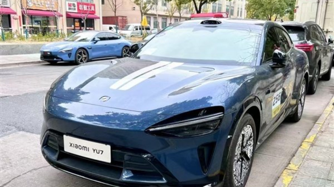 小米YU7迄今最近距离实拍照曝光：各种细节全有了