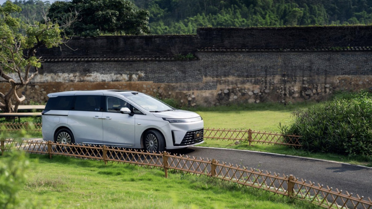 连续7个月销冠！秋日家庭出行，为什么都选传祺向往E8 PHEV？
