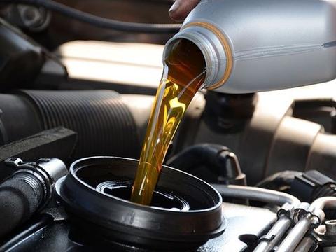 为啥国内汽车5000公里换一次机油，而国外2万公里才换一次？