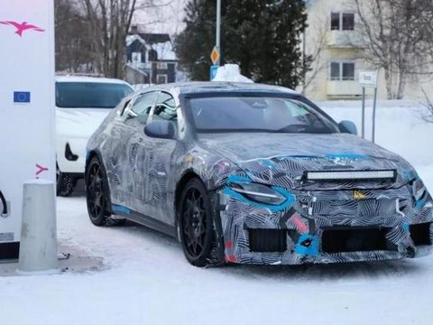 法拉利也开窍了！首款纯电新车曝光：掀背造型，有望今年首发