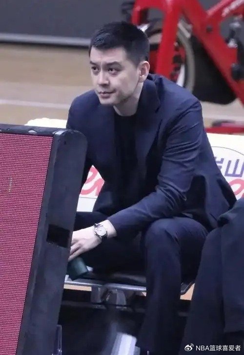 内讧？杨鸣被逼辞职？对阵新疆，谁注意辽宁末节表现，名记曝内幕