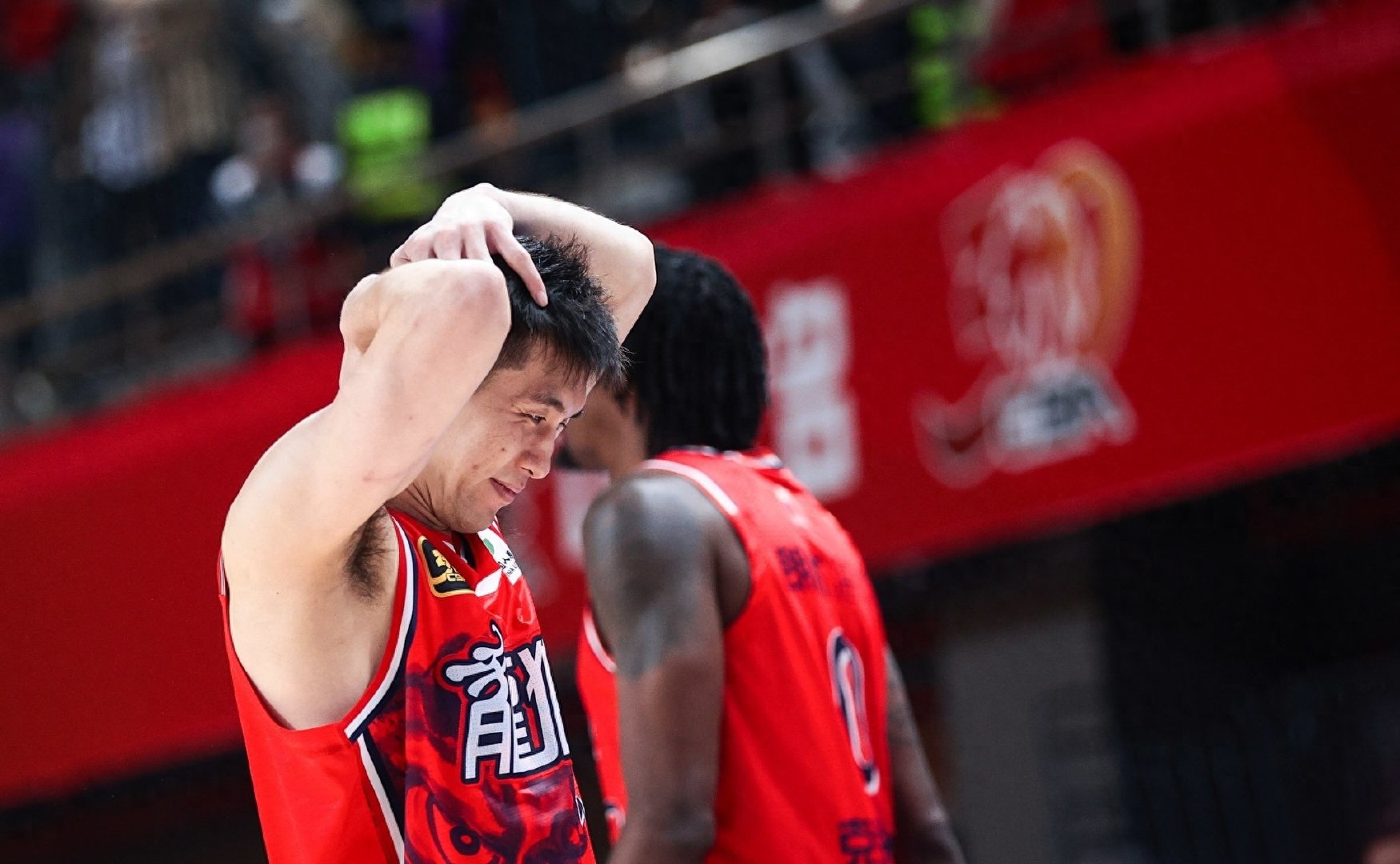 惨遭16分逆转，徐昕空砍8+9！郭艾伦赛季报销后，广州季后赛悬了