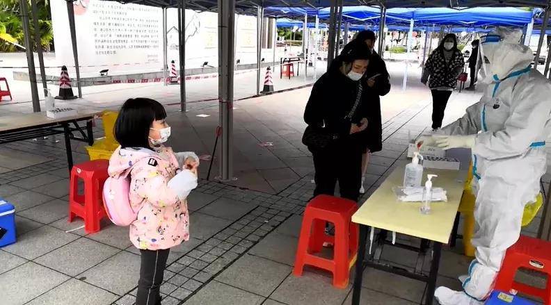 “听我说谢谢你,因为有你温暖了四季…”肇庆一女孩在核酸检测点用歌声表达感谢休闲区蓝鸢梦想 - Www.slyday.coM “听我说谢谢你,因为有你温暖了四季…”肇庆一女孩在核酸检测点用歌声表达感谢休闲区蓝鸢梦想 - Www.slyday.coM