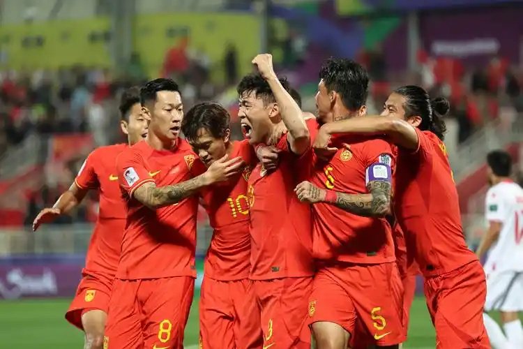 不是高洪波，国足新帅或敲定，50岁，年薪不超100万，范志毅力荐