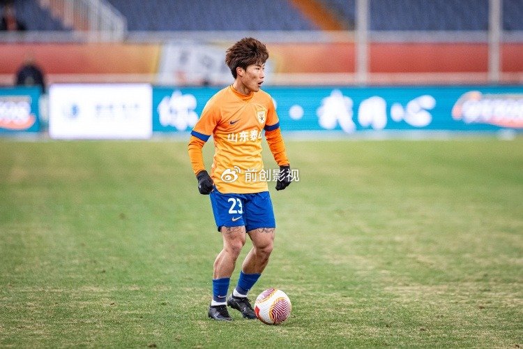 谢文能飘了！7次传中全丢+24次丢球权，球迷怒喷：别当网红了