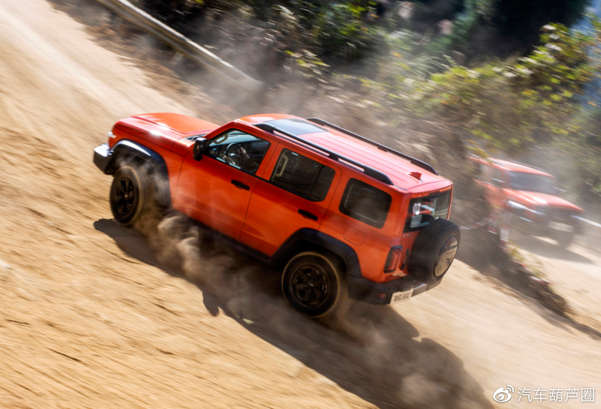 硬派的坦克300和四驱的大狗 到底谁更适合您?