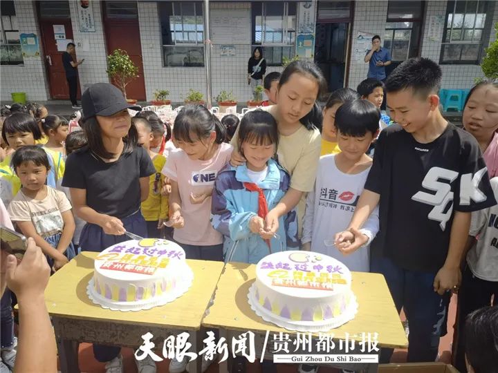 吃月饼,拆盲盒…与平坝大狗场小学的孩子们“益”起过中秋休闲区蓝鸢梦想 - Www.slyday.coM 吃月饼,拆盲盒…与平坝大狗场小学的孩子们“益”起过中秋休闲区蓝鸢梦想 - Www.slyday.coM