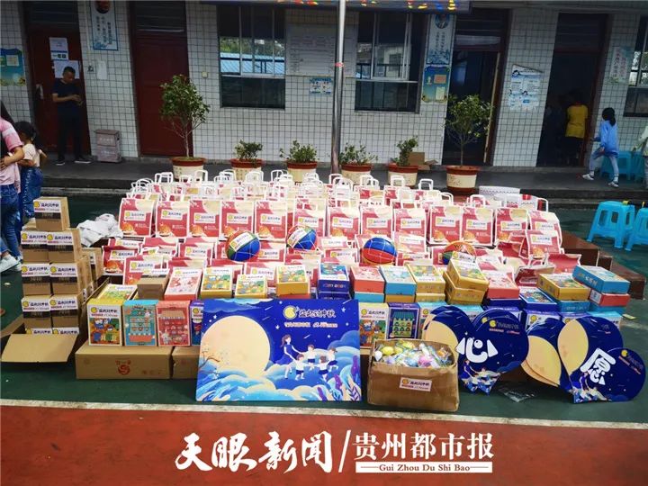 吃月饼,拆盲盒…与平坝大狗场小学的孩子们“益”起过中秋休闲区蓝鸢梦想 - Www.slyday.coM 吃月饼,拆盲盒…与平坝大狗场小学的孩子们“益”起过中秋休闲区蓝鸢梦想 - Www.slyday.coM