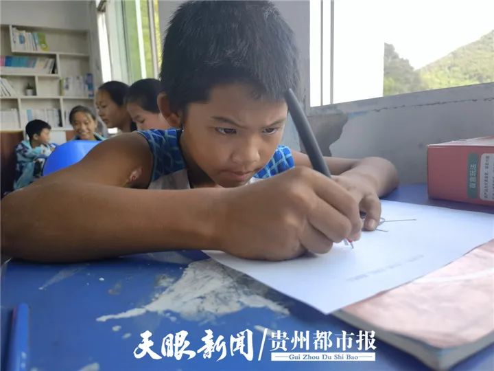 吃月饼,拆盲盒…与平坝大狗场小学的孩子们“益”起过中秋休闲区蓝鸢梦想 - Www.slyday.coM 吃月饼,拆盲盒…与平坝大狗场小学的孩子们“益”起过中秋休闲区蓝鸢梦想 - Www.slyday.coM