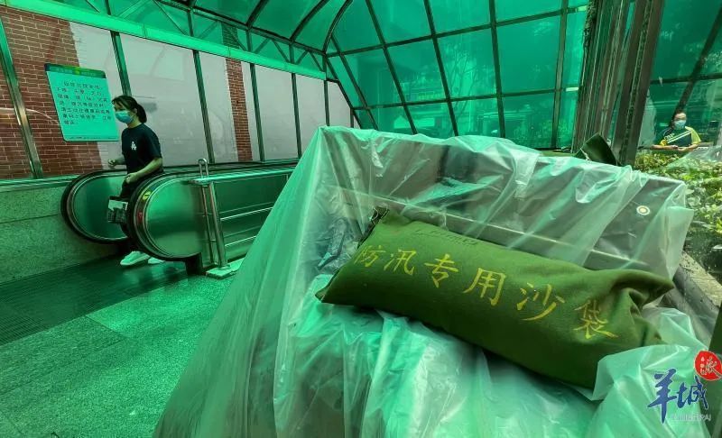 广州多区发布暴雨黄色预警!一地停课,这些景点暂时关闭!更多消息汇总休闲区蓝鸢梦想 - Www.slyday.coM 广州多区发布暴雨黄色预警!一地停课,这些景点暂时关闭!更多消息汇总休闲区蓝鸢梦想 - Www.slyday.coM