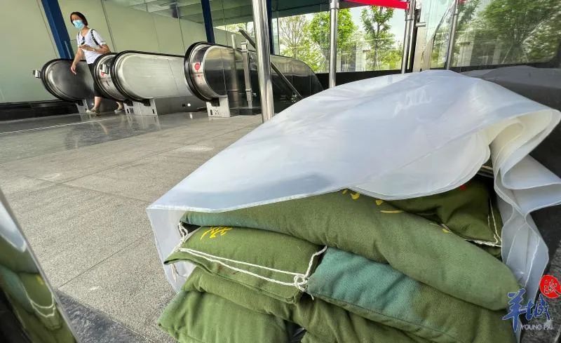 广州多区发布暴雨黄色预警!一地停课,这些景点暂时关闭!更多消息汇总休闲区蓝鸢梦想 - Www.slyday.coM 广州多区发布暴雨黄色预警!一地停课,这些景点暂时关闭!更多消息汇总休闲区蓝鸢梦想 - Www.slyday.coM