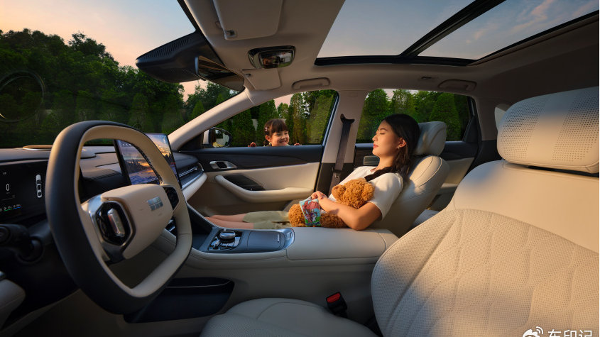 首周交付4195辆 吉利银河A7以五大颠覆价值重塑电混家轿市场格局