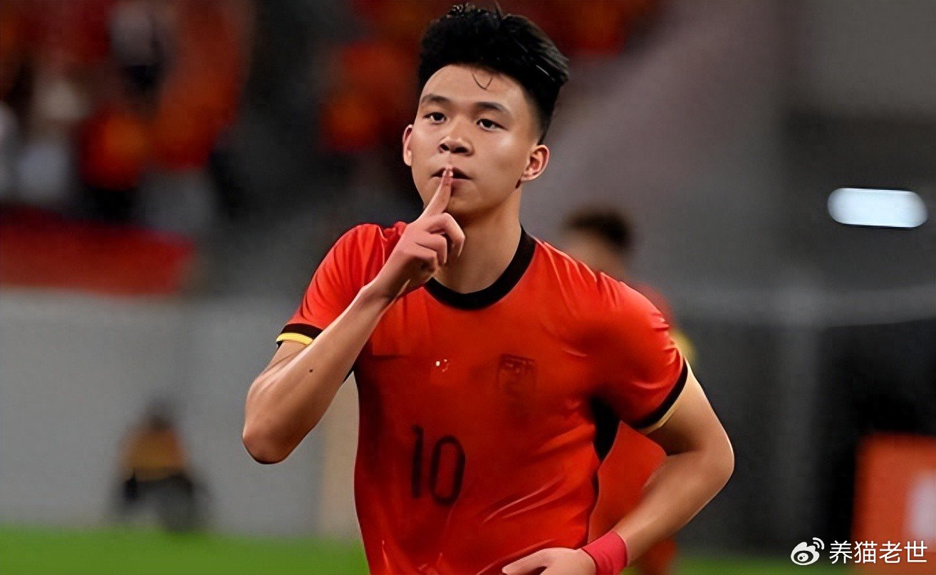 同样是获得单刀球！为何杜月徵能直接冷静破门，王钰栋却错失良机