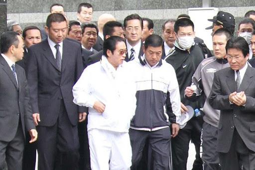 74岁的野村悟(nomura satoru)是日本黑社会组织"工藤会"的头目,他被