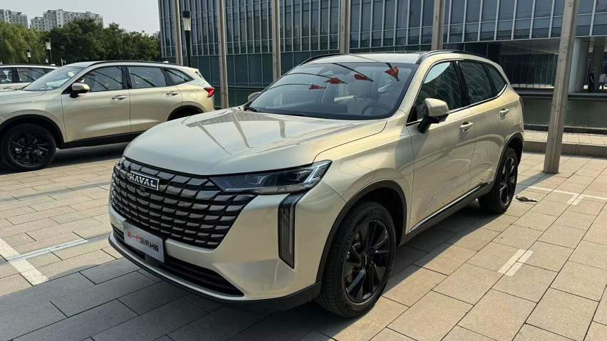 新款哈弗H6来了，11.79万起，内饰不输新能源车，两种动力可选