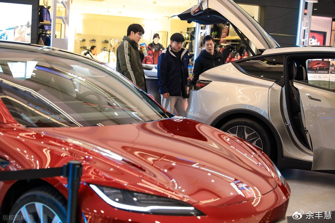 50%保费腰斩背后：特斯拉FSD重构车险投资逻辑