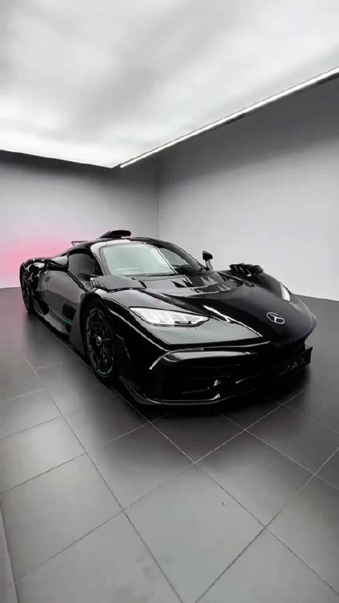 感受一下奔驰AMG One的炫酷气场