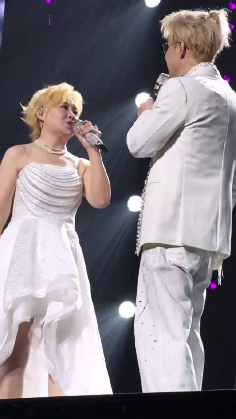 俩人太恩爱了！小沈阳“你们的”2025全国巡回演唱会—呼和浩特站