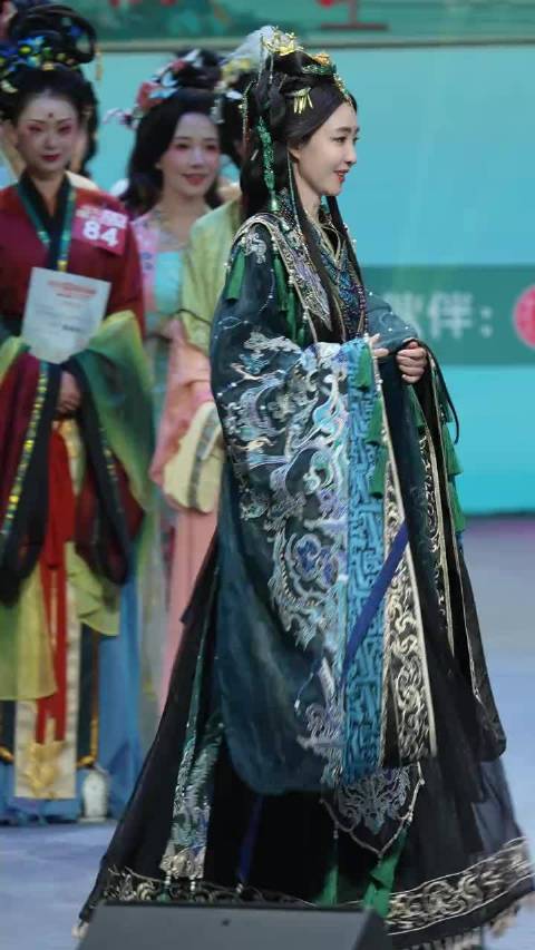 2025搜狐视频国风盛典，演员王丽坤和汉服博主四月晨晨