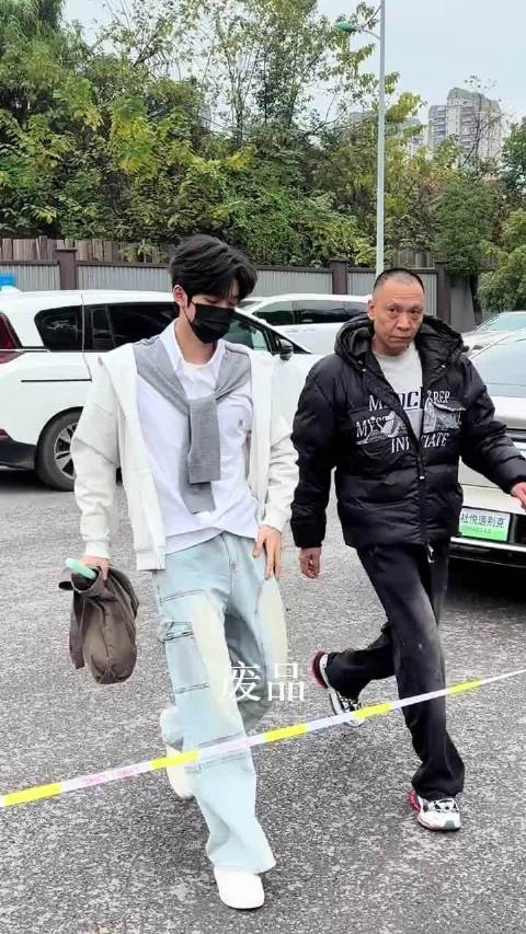 艺考加油男神官俊臣