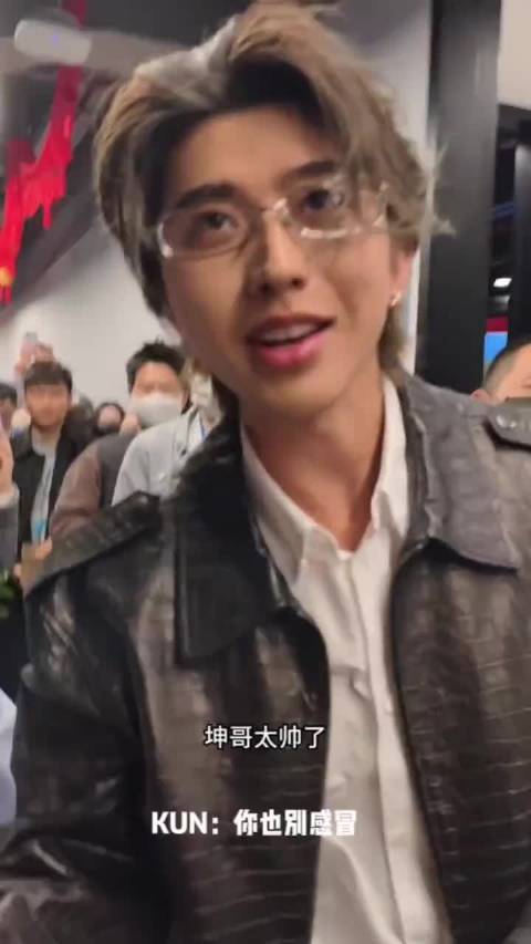 你们男的比我会舔