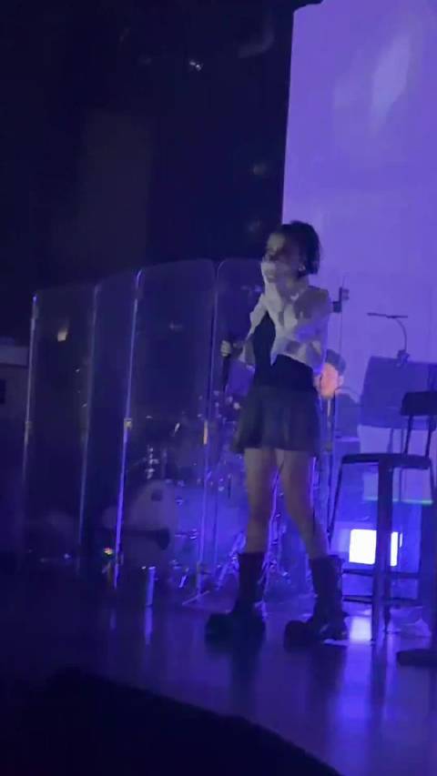 一首孤独面店让多少人红了眼眶