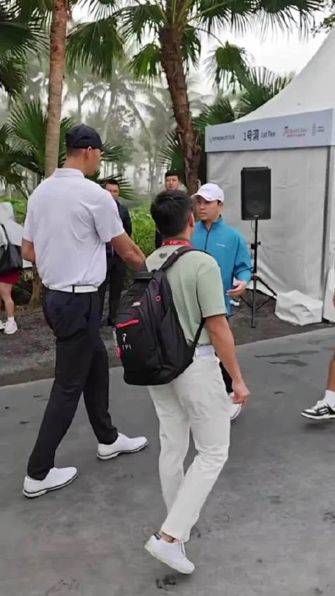 好友相聚，释小龙/易建联，以球会友