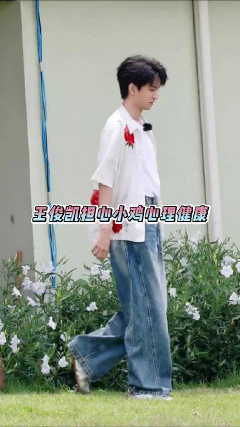 评论区乱成一锅粥了，求小王店长心理阴影面积