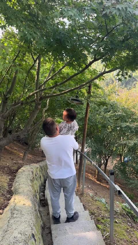 巧遇马自达清一色轿跑，柠柠说最喜欢右边红色辣椒车车