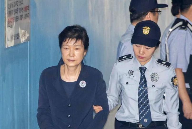 朴槿惠刚出狱，青瓦台警卫突然到来，律师向全<a href=