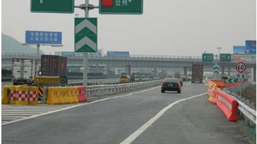 这些小孔，保养时候要小心