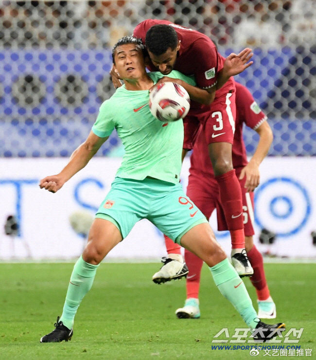 张玉宁丢人丢到国外！韩媒：竟然试图殴打球迷，中国男足真面目曝光