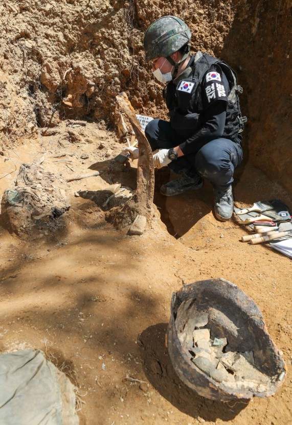 小时连线｜遗骸挖掘组成员、<a href=