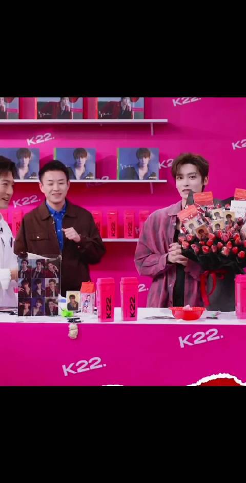 侯明昊：别送了，别送了，礼物比代言费都贵了