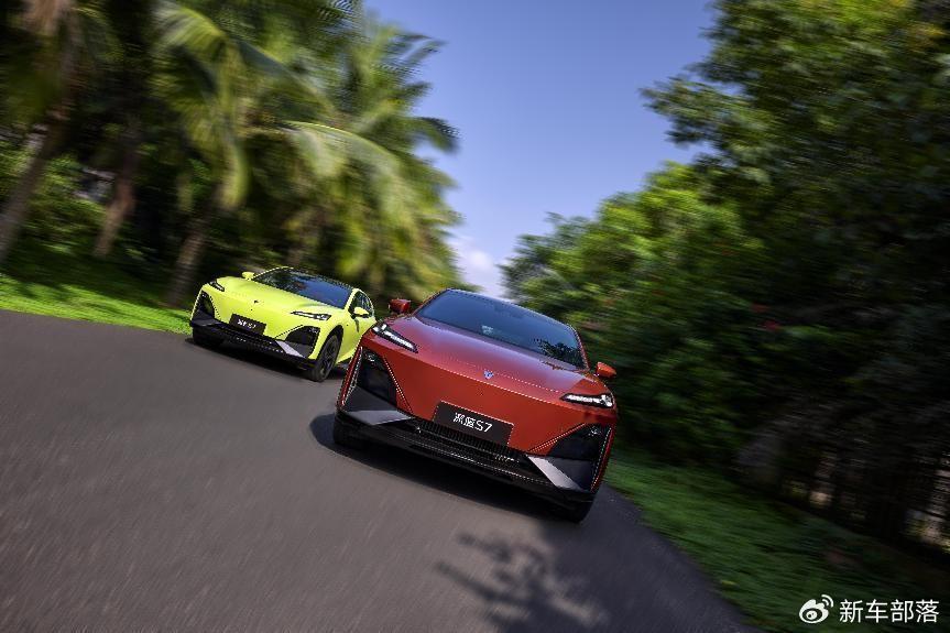 15万级性价比之王 零跑C11挥出一记重拳