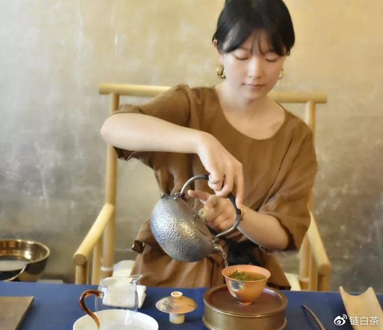 世界杯最精彩的原来是观众席，这是什么“神仙颜值”？休闲区蓝鸢梦想 - Www.slyday.coM