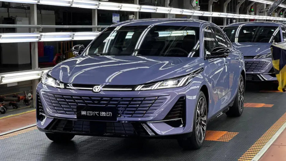 新款长安逸动正式下线 外观升级 未来将提供HEV油电混动