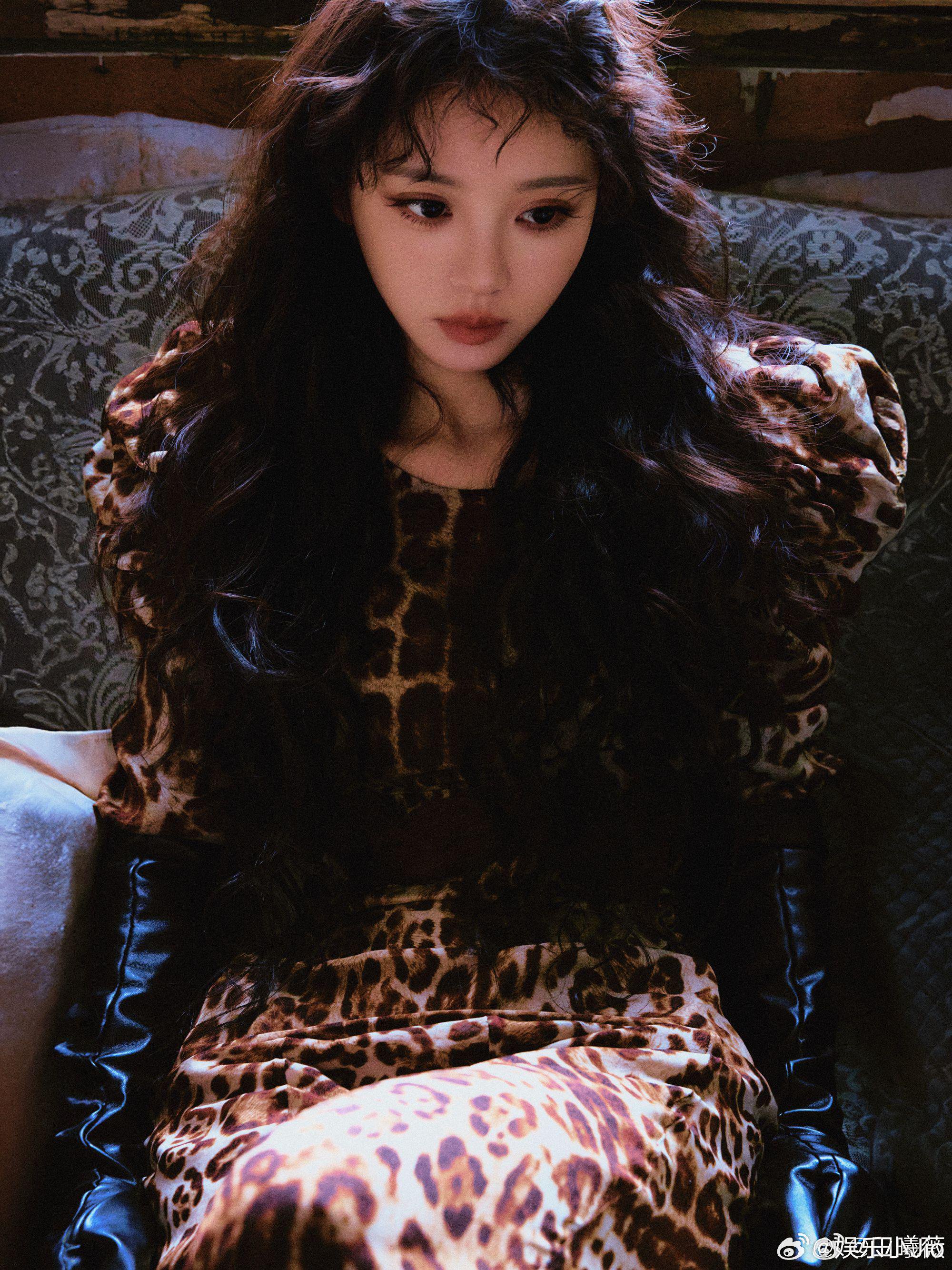 我封田曦薇林允章若楠三人的红毯造型最佳！