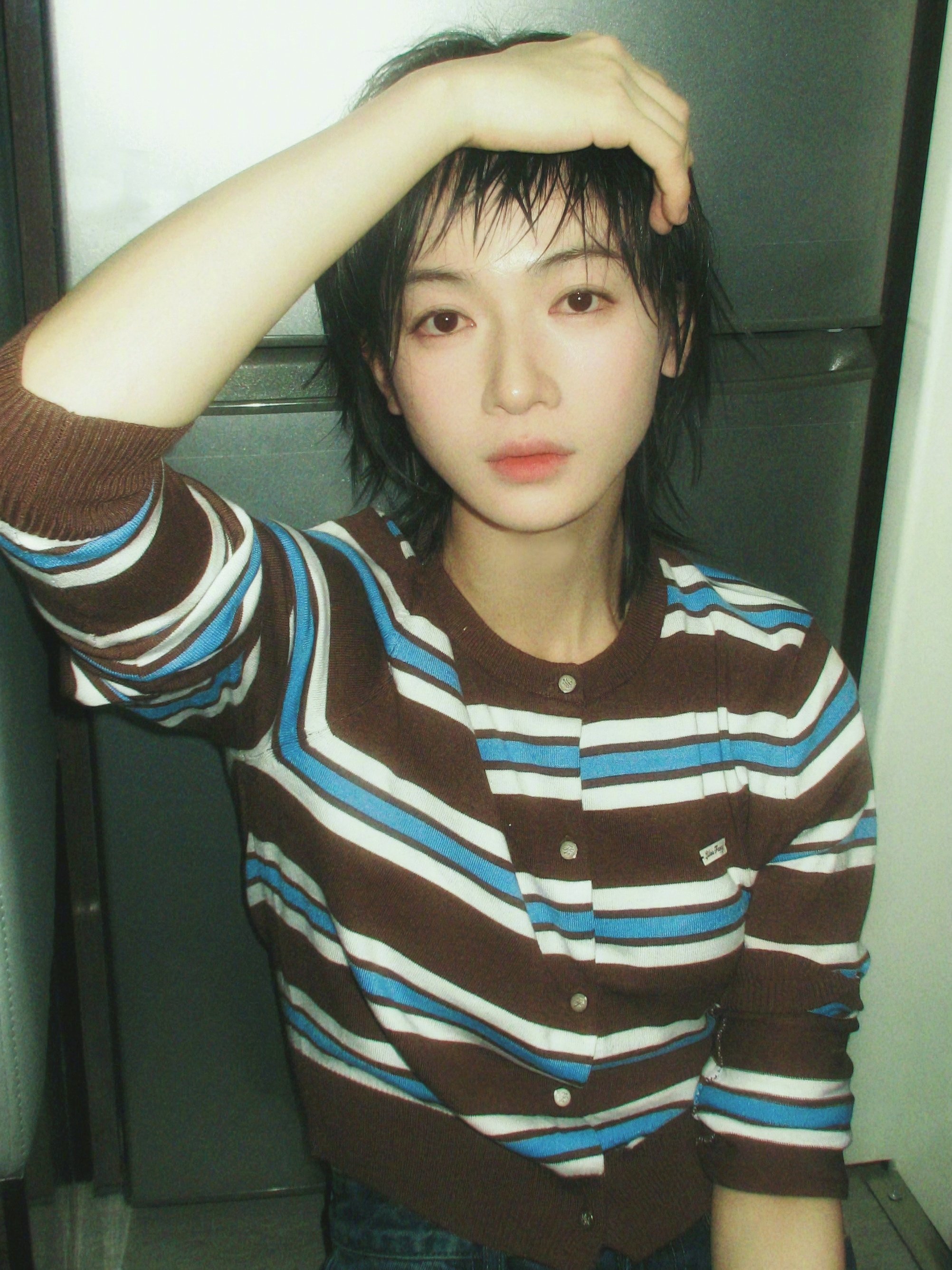 吴谨言短发新造型引热议，粉丝昵称其吴慎行