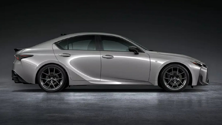 新款雷克萨斯IS官图，性能拉满，但很有凯美瑞的感觉