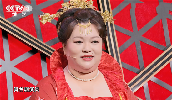 “金牌喜剧班”陈佩斯班同款身材女学员扎堆，郭德纲拿孙越砸挂