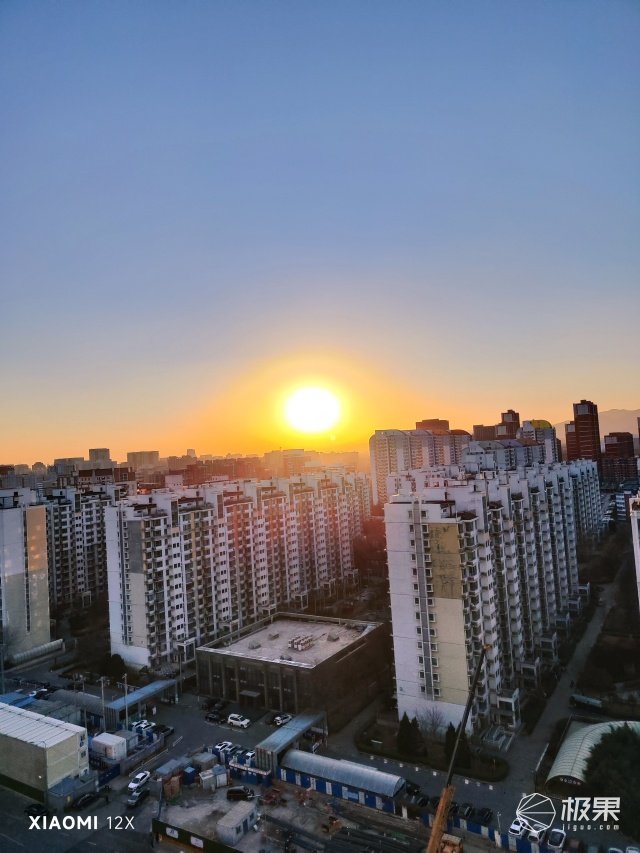 小米12X上手体验:绝佳体验+绝佳手感!这才是小屏手机该有的样子!休闲区蓝鸢梦想 - Www.slyday.coM 小米12X上手体验:绝佳体验+绝佳手感!这才是小屏手机该有的样子!休闲区蓝鸢梦想 - Www.slyday.coM