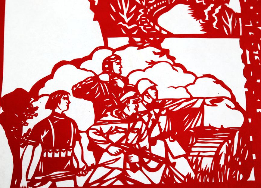 河南安阳:巧手剪纸迎国庆 同心祝福献祖国