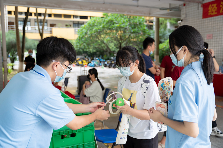 派月饼、送酸奶、还有空中阅览室……这些大学就在广州!休闲区蓝鸢梦想 - Www.slyday.coM 派月饼、送酸奶、还有空中阅览室……这些大学就在广州!休闲区蓝鸢梦想 - Www.slyday.coM