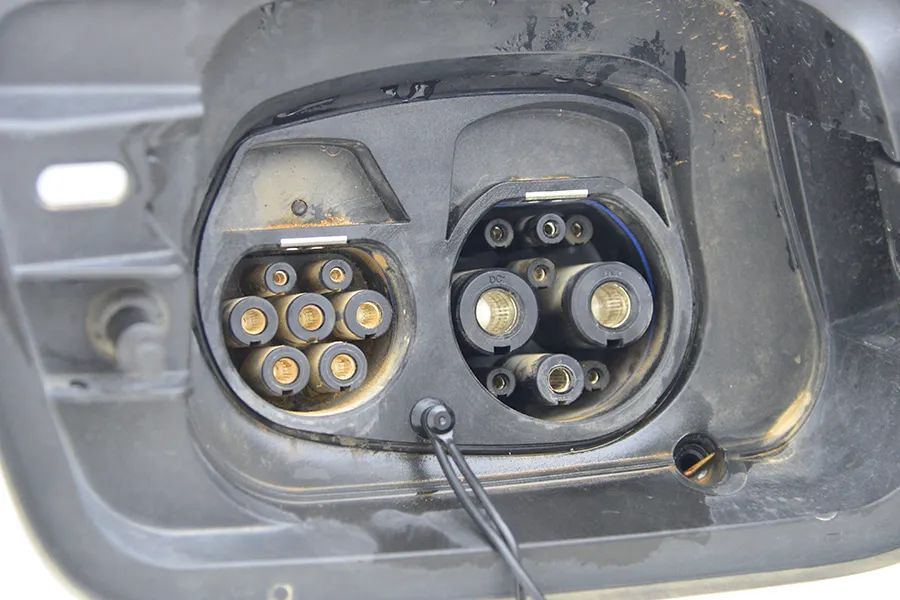 奥迪Q5 etron:当奥迪开始玩纯电之后,感觉别人有的是机会休闲区蓝鸢梦想 - Www.slyday.coM 奥迪Q5 etron:当奥迪开始玩纯电之后,感觉别人有的是机会休闲区蓝鸢梦想 - Www.slyday.coM