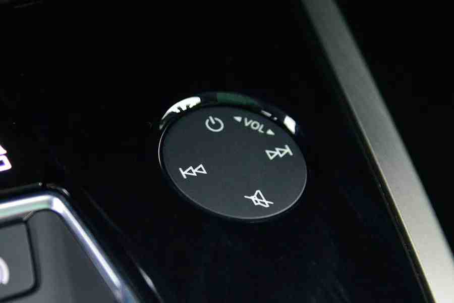 奥迪Q5 etron:当奥迪开始玩纯电之后,感觉别人有的是机会休闲区蓝鸢梦想 - Www.slyday.coM 奥迪Q5 etron:当奥迪开始玩纯电之后,感觉别人有的是机会休闲区蓝鸢梦想 - Www.slyday.coM